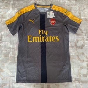 NEW Arsenal Jersey 2016/17 Season.